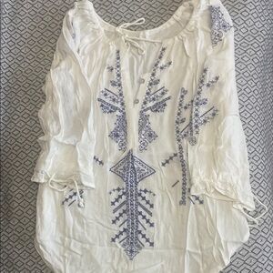 Love-Embroidered White and Blue Women's Top Gentle used. Size: Small Color:White